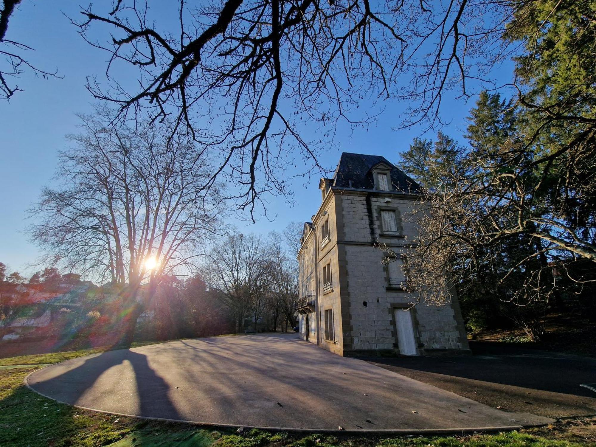 Apartamento Chateau De Serignac Malemort Exterior foto